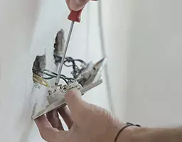 Instalação de tomada e interruptor
