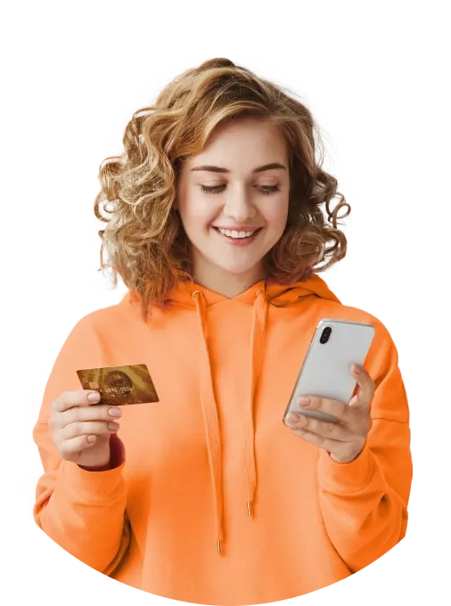 Garota com casaco laranja segurando um celular e um cartão